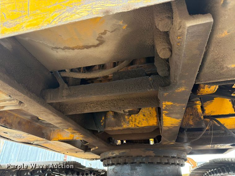 image for item EW2090 1992 John Deere 690E-LC excavator