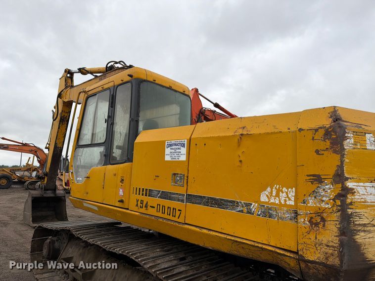 image for item EW2090 1992 John Deere 690E-LC excavator