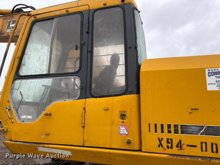 image for item EW2090 1992 John Deere 690E-LC excavator