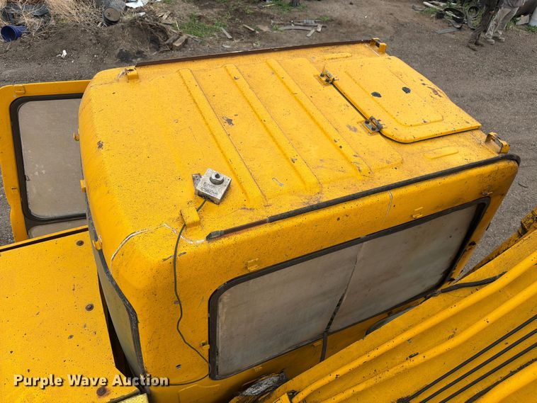 image for item EW2090 1992 John Deere 690E-LC excavator