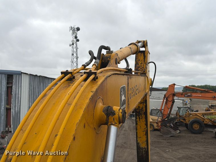 image for item EW2090 1992 John Deere 690E-LC excavator