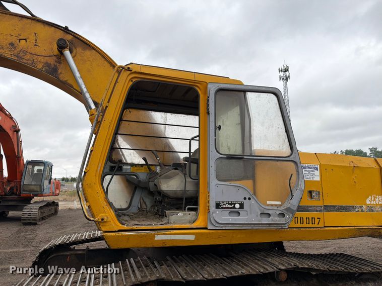 image for item EW2090 1992 John Deere 690E-LC excavator