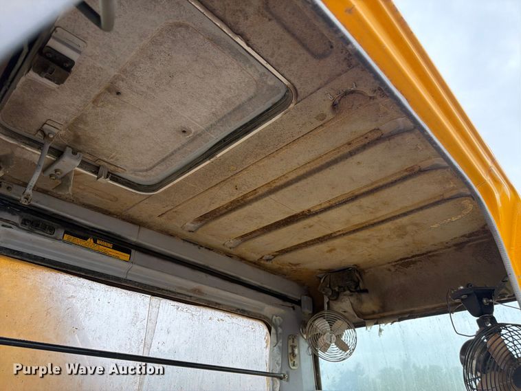 image for item EW2090 1992 John Deere 690E-LC excavator