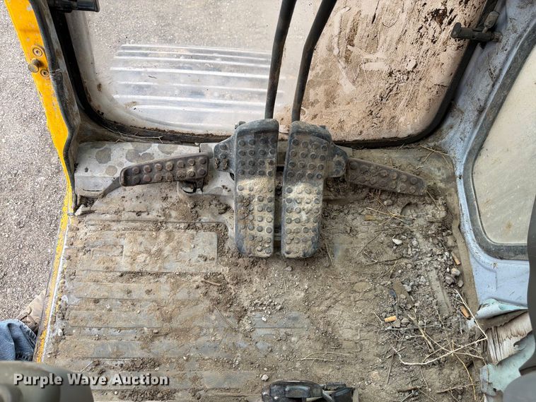 image for item EW2090 1992 John Deere 690E-LC excavator