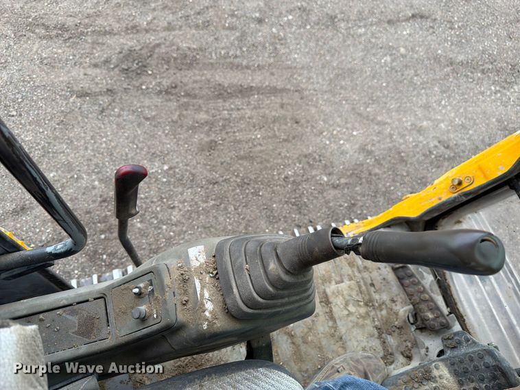 image for item EW2090 1992 John Deere 690E-LC excavator