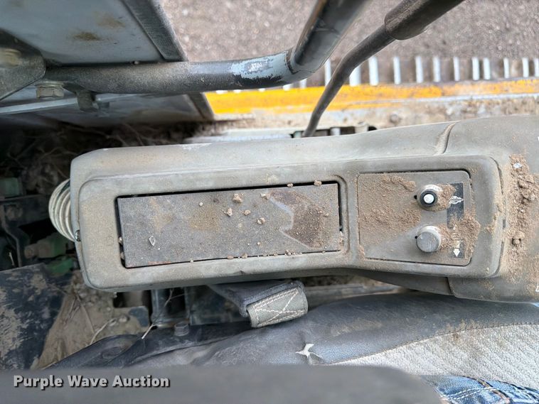 image for item EW2090 1992 John Deere 690E-LC excavator