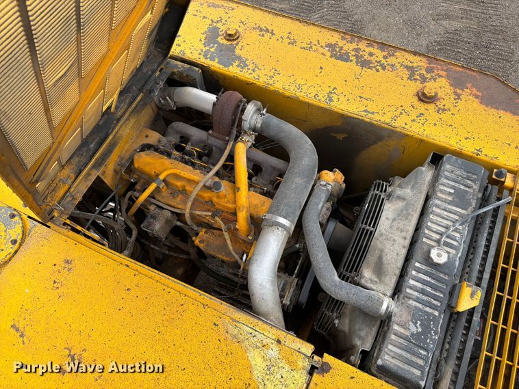 image for item EW2090 1992 John Deere 690E-LC excavator