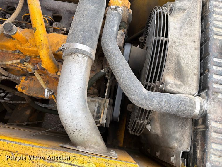 image for item EW2090 1992 John Deere 690E-LC excavator