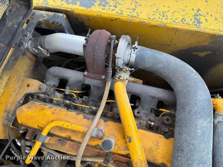image for item EW2090 1992 John Deere 690E-LC excavator