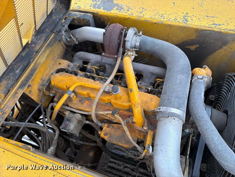 image for item EW2090 1992 John Deere 690E-LC excavator