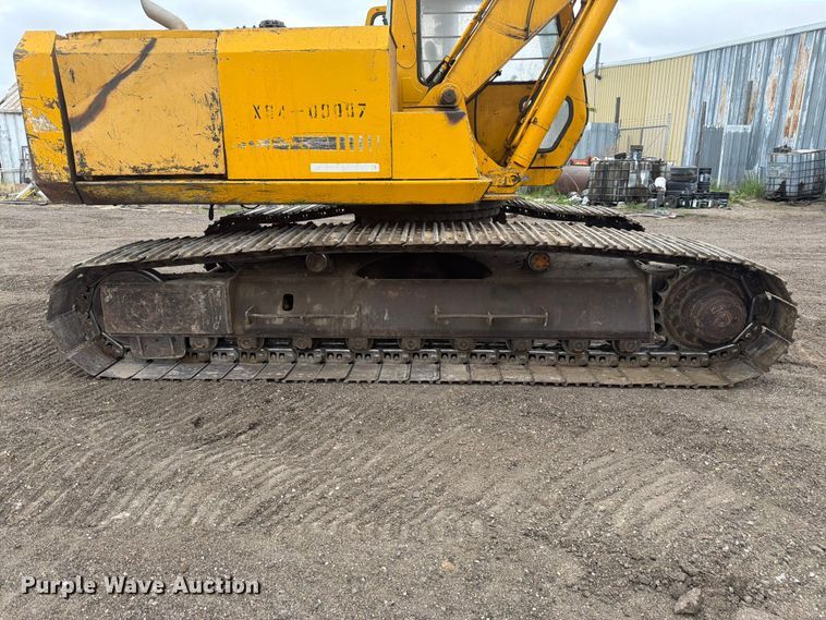 image for item EW2090 1992 John Deere 690E-LC excavator