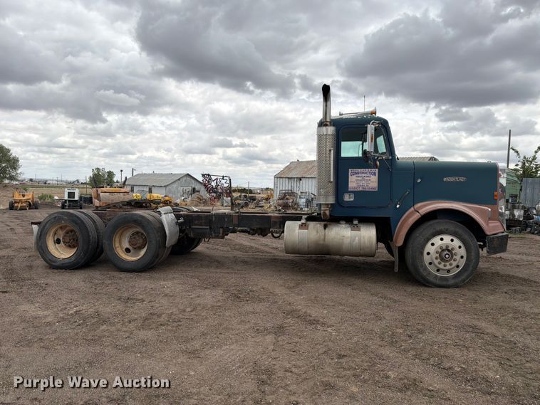 image for item EW2099 1987 Freightliner Conventional semi truck