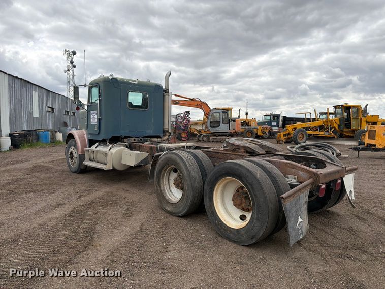 image for item EW2099 1987 Freightliner Conventional semi truck