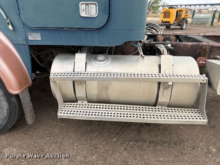image for item EW2099 1987 Freightliner Conventional semi truck