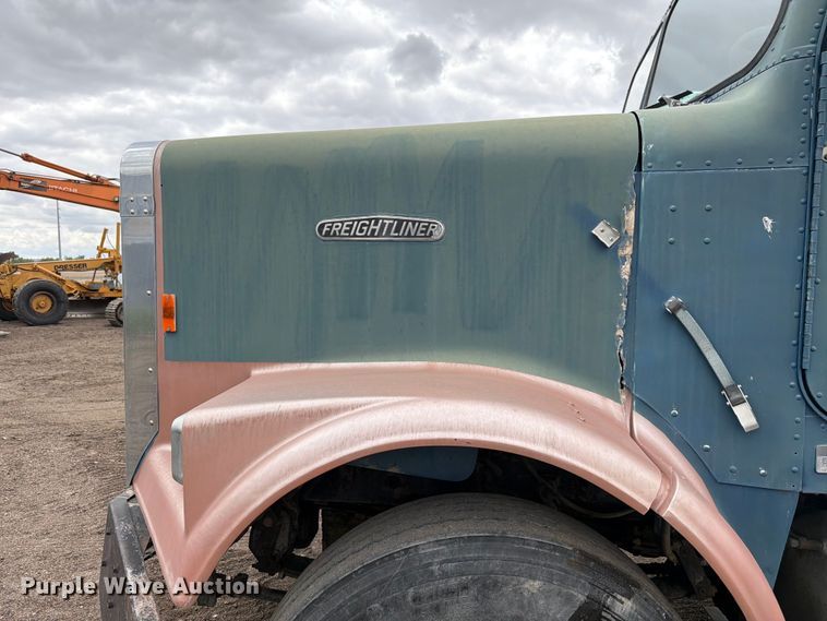image for item EW2099 1987 Freightliner Conventional semi truck