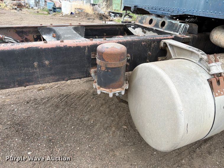 image for item EW2099 1987 Freightliner Conventional semi truck