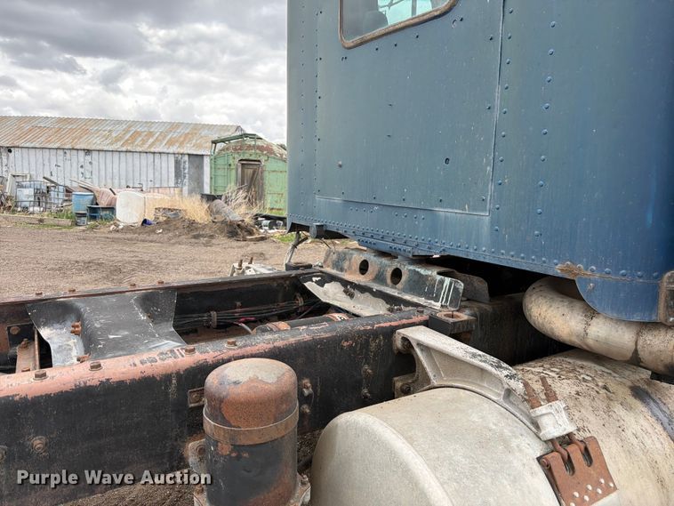 image for item EW2099 1987 Freightliner Conventional semi truck