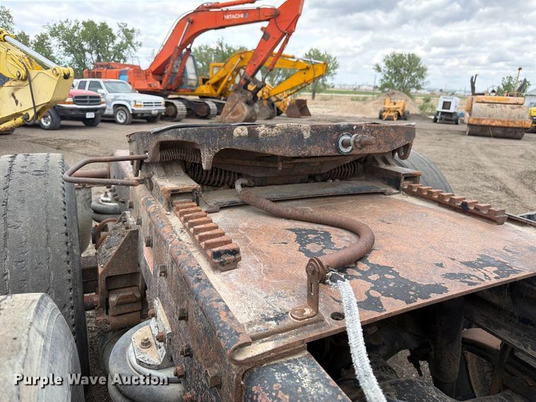 image for item EW2099 1987 Freightliner Conventional semi truck