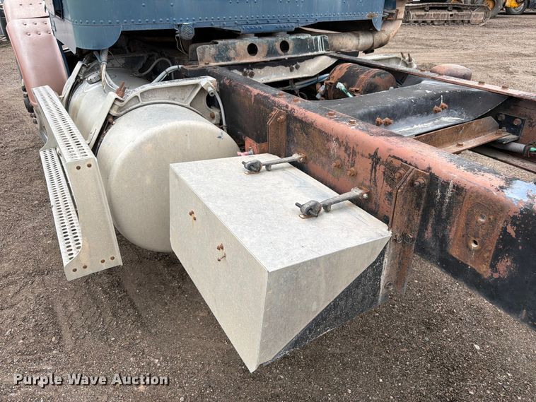 image for item EW2099 1987 Freightliner Conventional semi truck