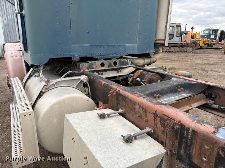 image for item EW2099 1987 Freightliner Conventional semi truck