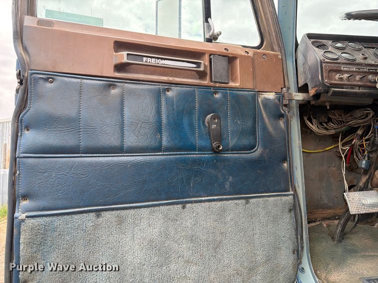 image for item EW2099 1987 Freightliner Conventional semi truck