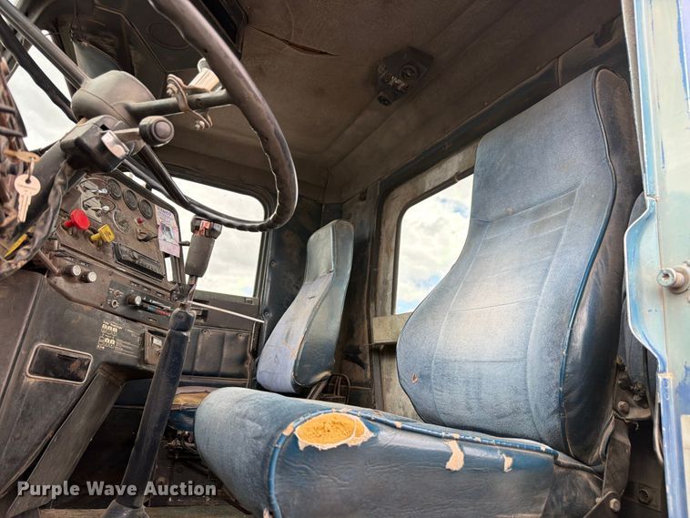 image for item EW2099 1987 Freightliner Conventional semi truck