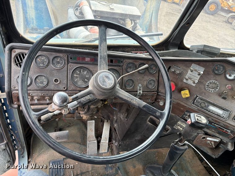 image for item EW2099 1987 Freightliner Conventional semi truck