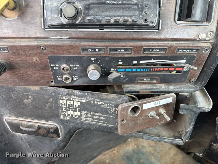 image for item EW2099 1987 Freightliner Conventional semi truck