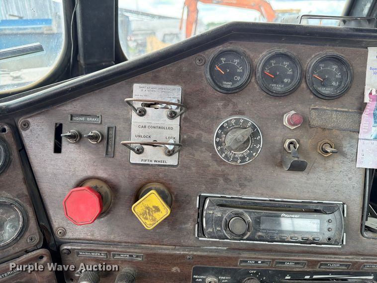 image for item EW2099 1987 Freightliner Conventional semi truck
