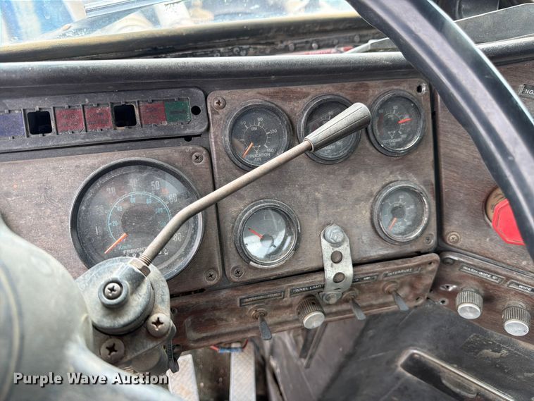 image for item EW2099 1987 Freightliner Conventional semi truck
