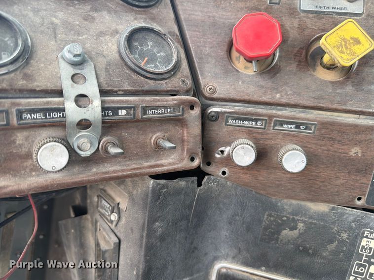image for item EW2099 1987 Freightliner Conventional semi truck