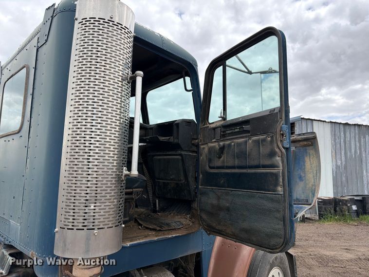 image for item EW2099 1987 Freightliner Conventional semi truck