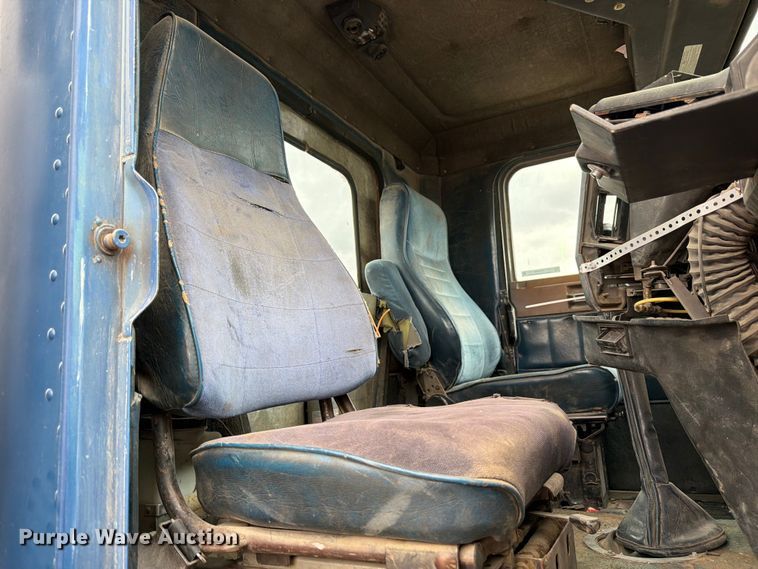 image for item EW2099 1987 Freightliner Conventional semi truck