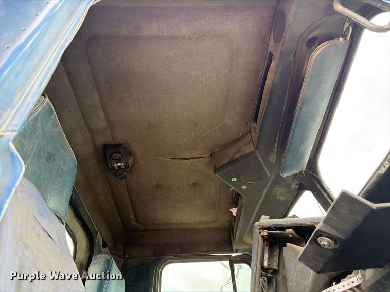 image for item EW2099 1987 Freightliner Conventional semi truck