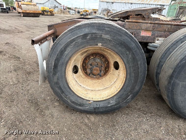 image for item EW2099 1987 Freightliner Conventional semi truck