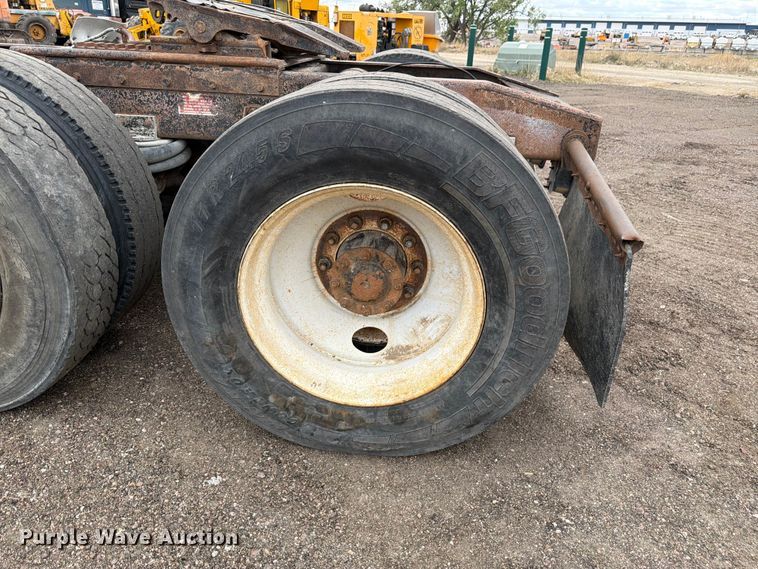 image for item EW2099 1987 Freightliner Conventional semi truck