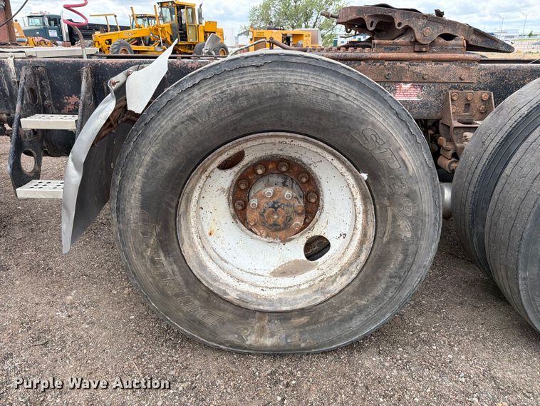 image for item EW2099 1987 Freightliner Conventional semi truck