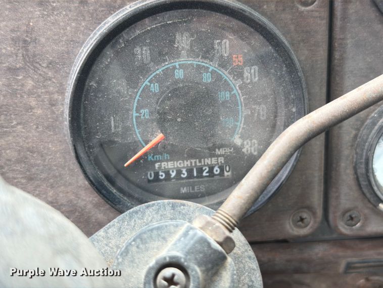 image for item EW2099 1987 Freightliner Conventional semi truck