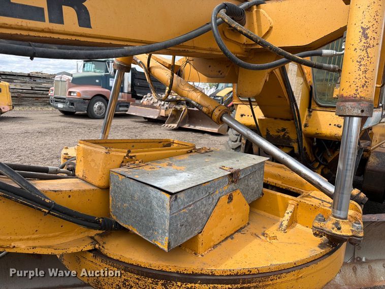 image for item EW2100 1992 Dresser 850 motor grader