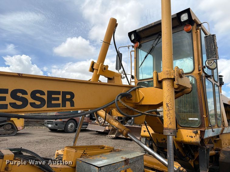 image for item EW2100 1992 Dresser 850 motor grader