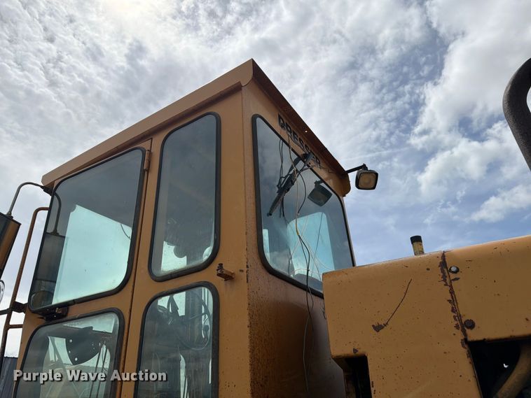 image for item EW2100 1992 Dresser 850 motor grader