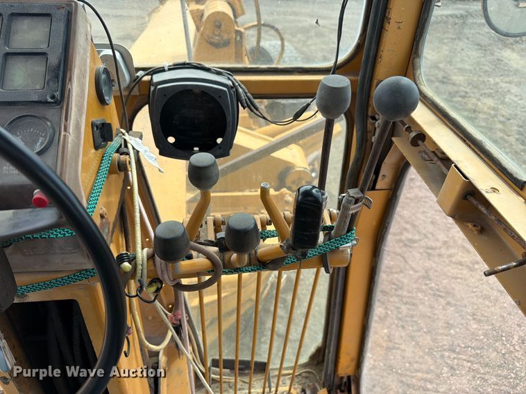 image for item EW2100 1992 Dresser 850 motor grader