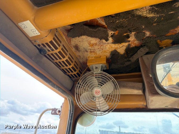 image for item EW2100 1992 Dresser 850 motor grader