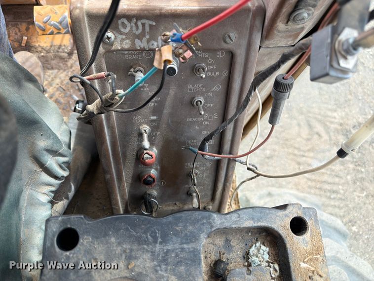 image for item EW2100 1992 Dresser 850 motor grader