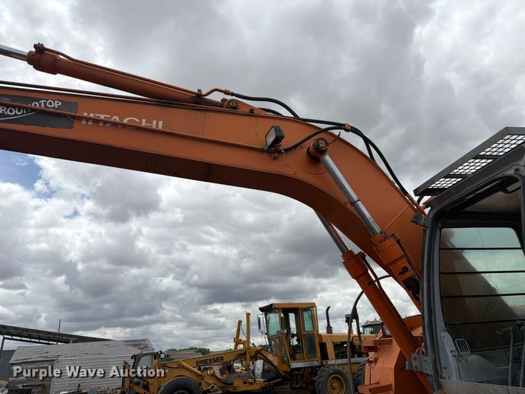 image for item EW2101 1992 Hitachi EX150LC excavator
