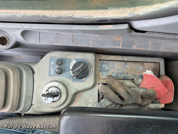 image for item EW2101 1992 Hitachi EX150LC excavator