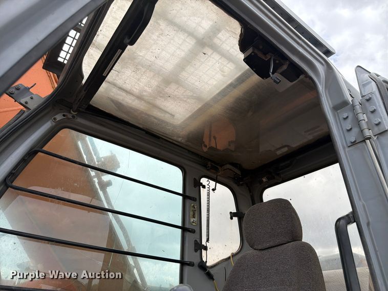 image for item EW2101 1992 Hitachi EX150LC excavator