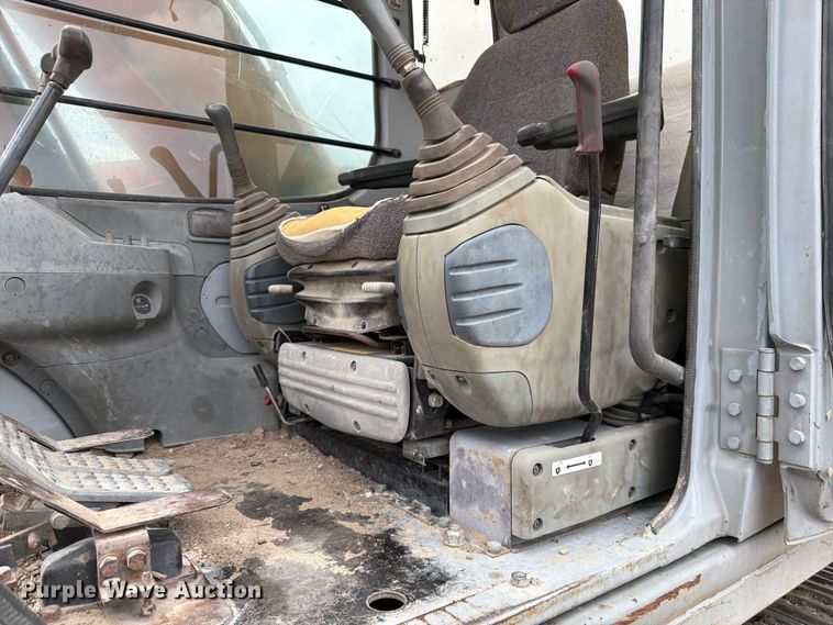 image for item EW2101 1992 Hitachi EX150LC excavator