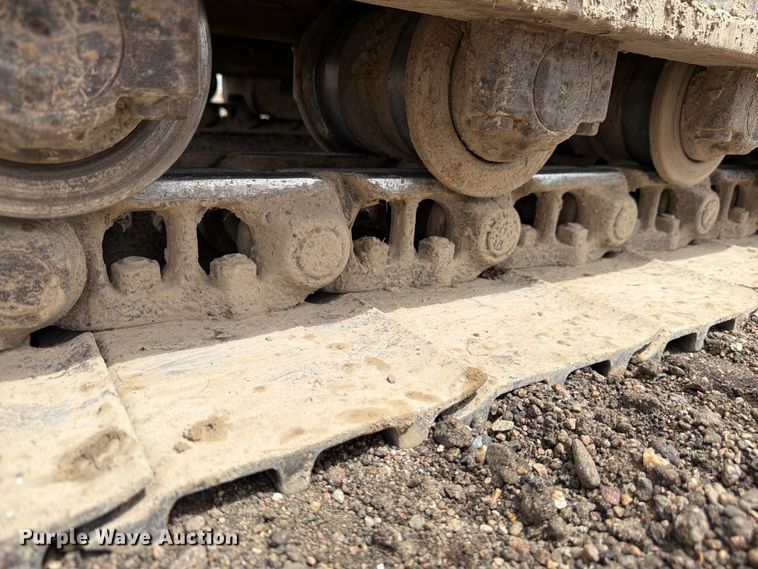 image for item EW2101 1992 Hitachi EX150LC excavator