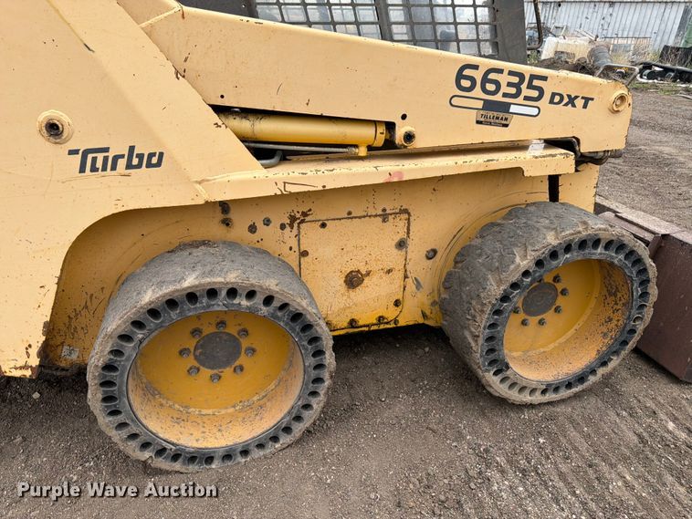image for item EW2104 1997 GEHL SL6635 skid steer loader